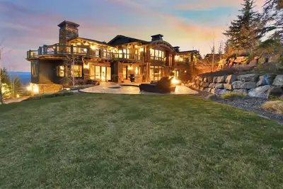 Image de Ultra Luxe Ski Chalet! Heated pool! Ski lounge! Theater! Dj booth!