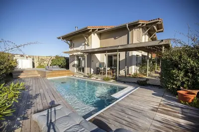 3 bedroom villa behind the dunes. Heated swimming pool and jacuzzi