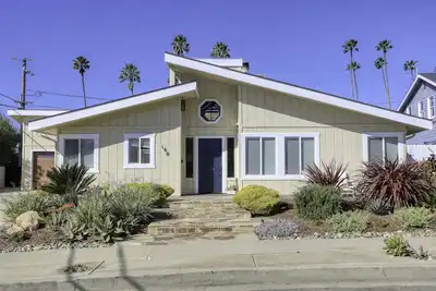 Image de Pet Friendly Shell Beach House - Min 30 Nights