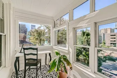 Image de Woods Manor \/ Walk to Downtown \/ Built in 1887