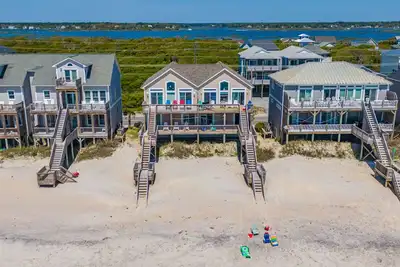 Image de Shore Thing | Oceanfront + Private Beach Access!