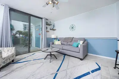Image de 2br Gulf Shores Surf & Racquet unit 202b with a View of the Lake!