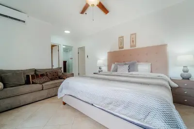 Image de Luxury Family Home with Amenities