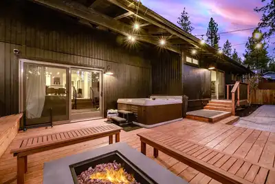 Image de Moody Modern Cabin w/ Game Room & Spa