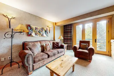 Image de Ski-in\/out condo with mountain view, hot tub, pool, gym & sauna