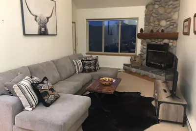 Image de Haven in Big Sky w/ Views and Hot Tub- Town Center