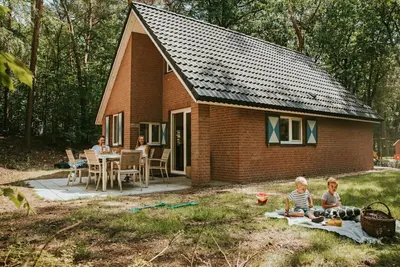 Image de Charming 6-person bungalow, suitable for all seasons.