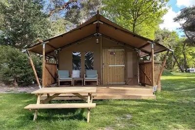 Glamping in safari style! A luxurious and stylishly furnished glamping tent!