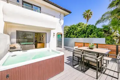Image de Amazing beach condo with hot tub, ocean views, walk to Calafia State Beach