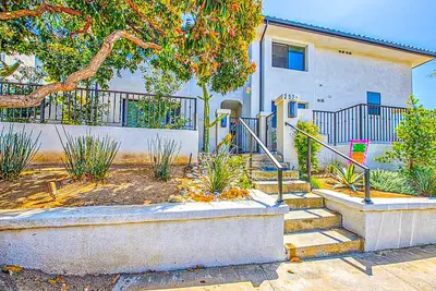 Image de High-end beach condo with private hot tub - walk to Calafia Beach