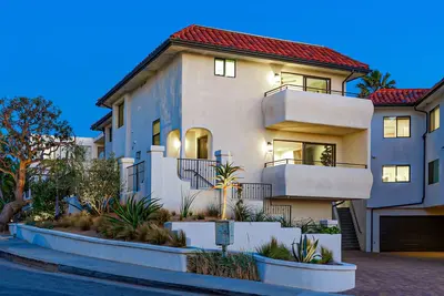 Image de Beautiful beach home, 7-minute walk to beach, near shops & dining