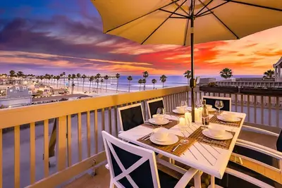 Image de Beachfront beauty with ocean views, private balconies, pool/hot tub, & WiFi