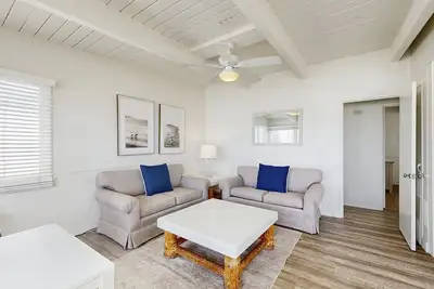 Image de Beach Home w/ Sweeping Ocean View Balcony & Great Location