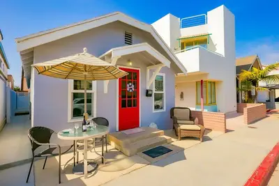 Image de Amazing Beach Home + Location, Only Steps to Sand