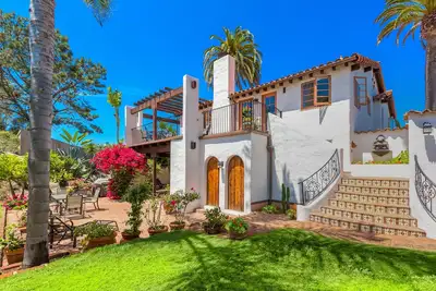 Image de Dog-Friendly Hacienda-Style Home with Ocean View, Walk to Windansea Beach