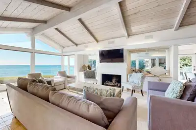 Image de Oceanfront, dog-friendly home with deck, firepit, grill, & sweeping ocean views