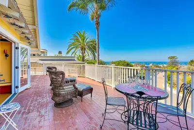 Image de Hillside Retreat w/ Amazing Ocean Views + Walk to Shops