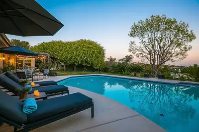 Image de Stunning estate with private tennis court, saltwater pool & pool spa