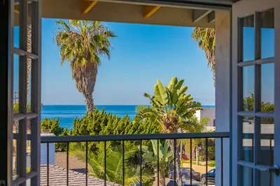 Image de Remodeled Condo Blocks From Beach w/Ocean Views, Free WiFi, & Private W/D
