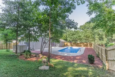Image de Royal's Blue Pool House - 1 mi to Chiefs/Royals Stadium