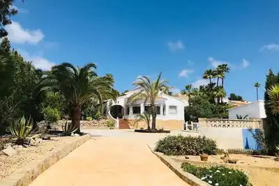Image de Villa in Moraira - Peaceful location, Private pool, under 10 Mins walk to shops