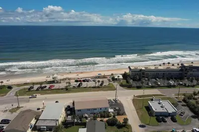 Image de Lovely Ormond Beach bungalow! Walk to the beach!