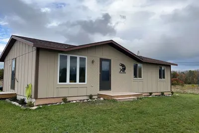 Image de 3 Bedroom - Room to park boat! - Close to water & Potawatomi State Park