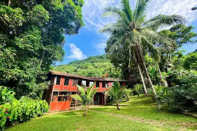 Image de Rustic and sophisticated hideaway with seaview