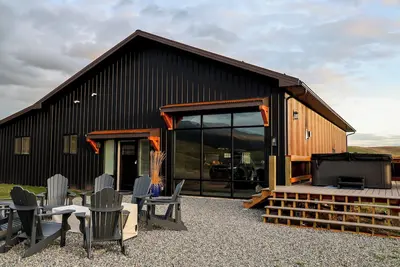 Image de Ridgeline Retreat - w/ Hot Tub and Valley Views!