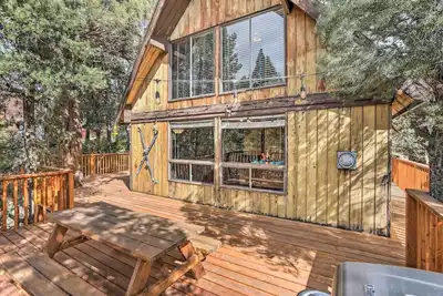 Image de Quiet Big Bear City Cabin w/ Loft: 5 Mi to Village