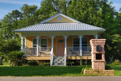 Image de Classic Southern Cottage - Bay St. Louis Book for Spring!