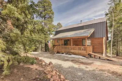 Image de Duck Creek Village Cabin w/ Deck on Half Acre