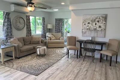 Image de Coconut Grove Cottage, Walk to Beach and Downtown