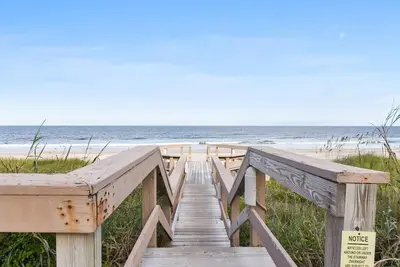 Image de Cozy one bedroom two bath condo by the sea