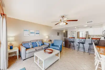 Image de Waterfront Gem - Shared Pool, Beach Access, Free WiFi, Washer/Dryer & Central Ac