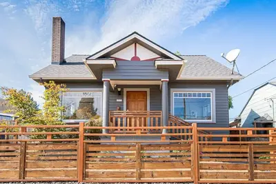 Image de Sunny Alberta Arts Bungalow - 2 Blocks from Alberta - Quiet Street -  Pets Ok!