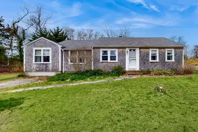 Skaket Beach escape: Corner-lot home with big yard - walk to Warm Bayside Shore