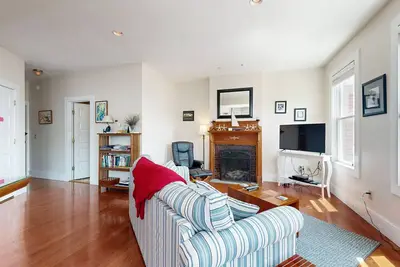 Image de Boothbay Harbor Flat in the heart of Nightlife, Shopping, Boating Excursions