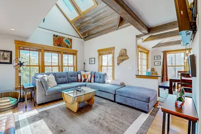 Image de Buddy's Barrel House: Dog-Friendly Apartment in Downtown Boothbay Harbor