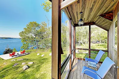 Image de Waterfront Paradise with Dock, Big Yard, Sundeck & Epic Bay Views | Dog-Friendly