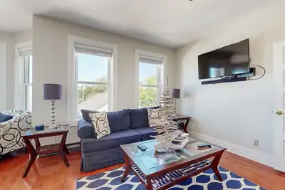 Image de Boothbay Harbor penthouse in the heart of downtown with harbor views
