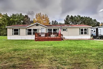 Image de Quaint Pequot Home < 1 Mi from Lake Access!