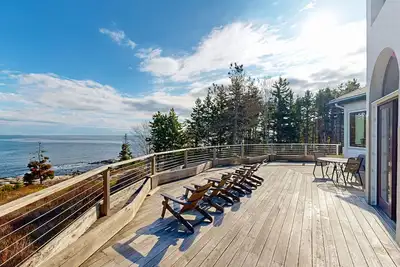 Image de Private Oceanfront Home on 10 Acres -- 2 Fireplaces, 4 Decks & Grill