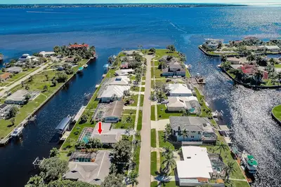 Image de New Modern 3br / 2ba Waterfront Heated Pool Dock Patio Direct Gulf Access Beach
