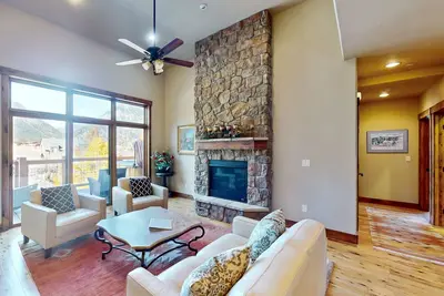 Image de Gorgeous Condo w/Private Hot Tub & Mountain Views from 3 Private Patios