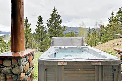 Image de Classic Log Cabin w/Private Hot Tub, Sauna, & Billiards Room - Skiing Nearby