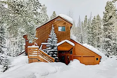 Image de Dog-Friendly Mountain Home w/Private Hot Tub - 6 Mins to Lifts & Downtown