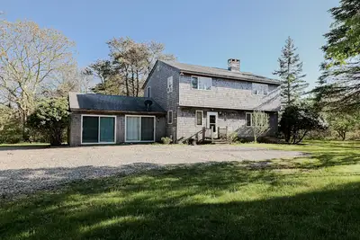 Image de Charming forest retreat by the beach with grill, deck, & sprawling yard
