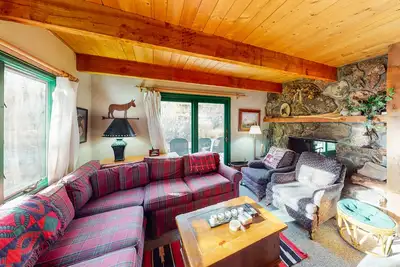 Image de Lovely Riverfront Home w\/Private Washer\/Dryer, Fireplaces - Close to Ski Resorts