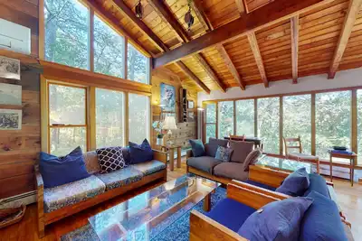 Image de Serene Home on 3 Acres w/ Wraparound Deck & Pool Table - Close to Beaches
